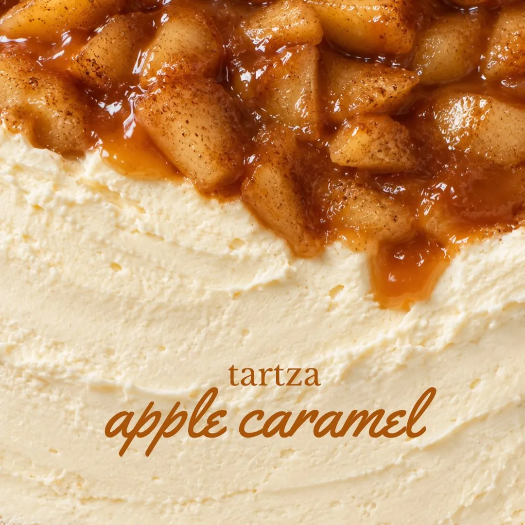 Apple Caramel tartza: glossy caramelized apples over a creamy centre